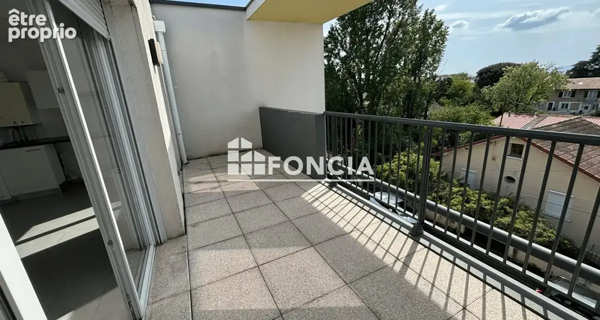 Opportunité T3 dernier étage avec grande terrasse. Vue sur LYON - photo 2