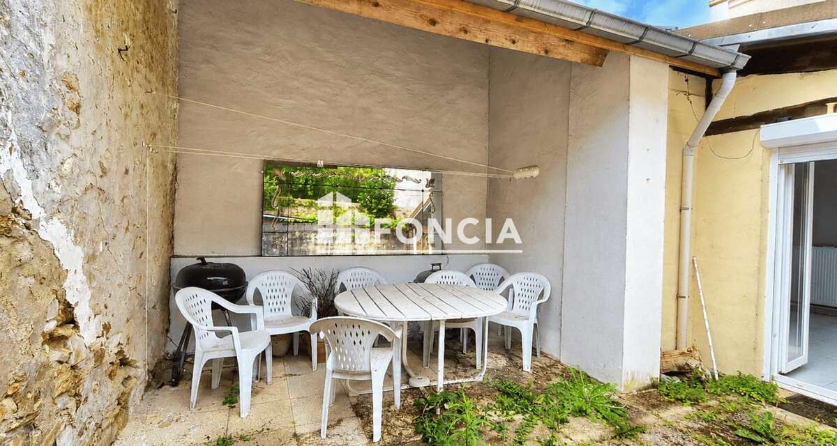 Maison T4 avec terrasse, garage et beau potentiel – Proche du centre-ville de Château-Thierry - photo 4