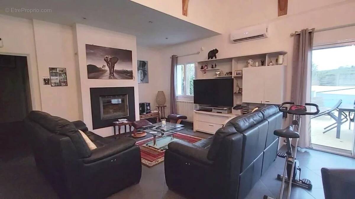 Maison à SAINT-PARIZE-LE-CHATEL