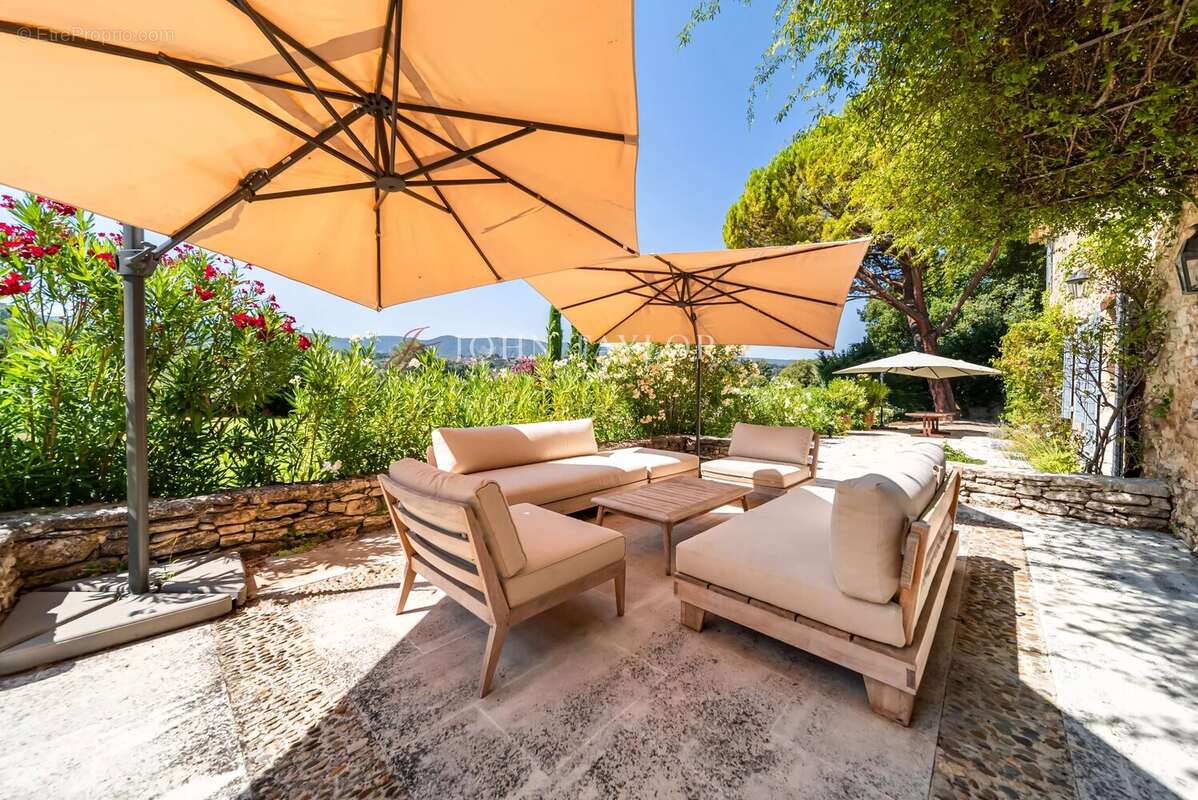 Mas en Pierre d'Exception à Vendre à Ménerbes : Charme Provençal et Piscine Chauffée - photo 18