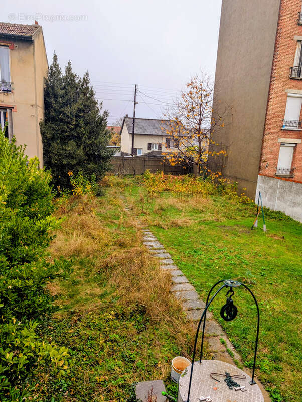 Terrain à VILLENEUVE-LE-ROI