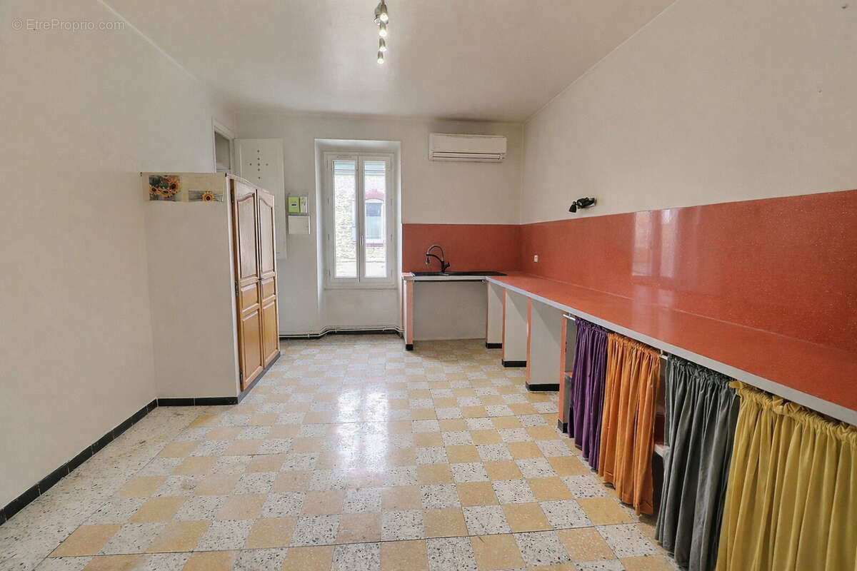 Appartement à ENTRAIGUES-SUR-LA-SORGUE