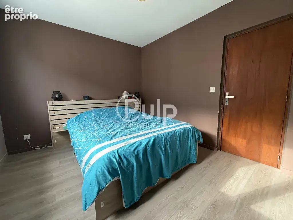Semi individuelle - 3 chambres - jardin - 2 garages - centre ville - photo 6