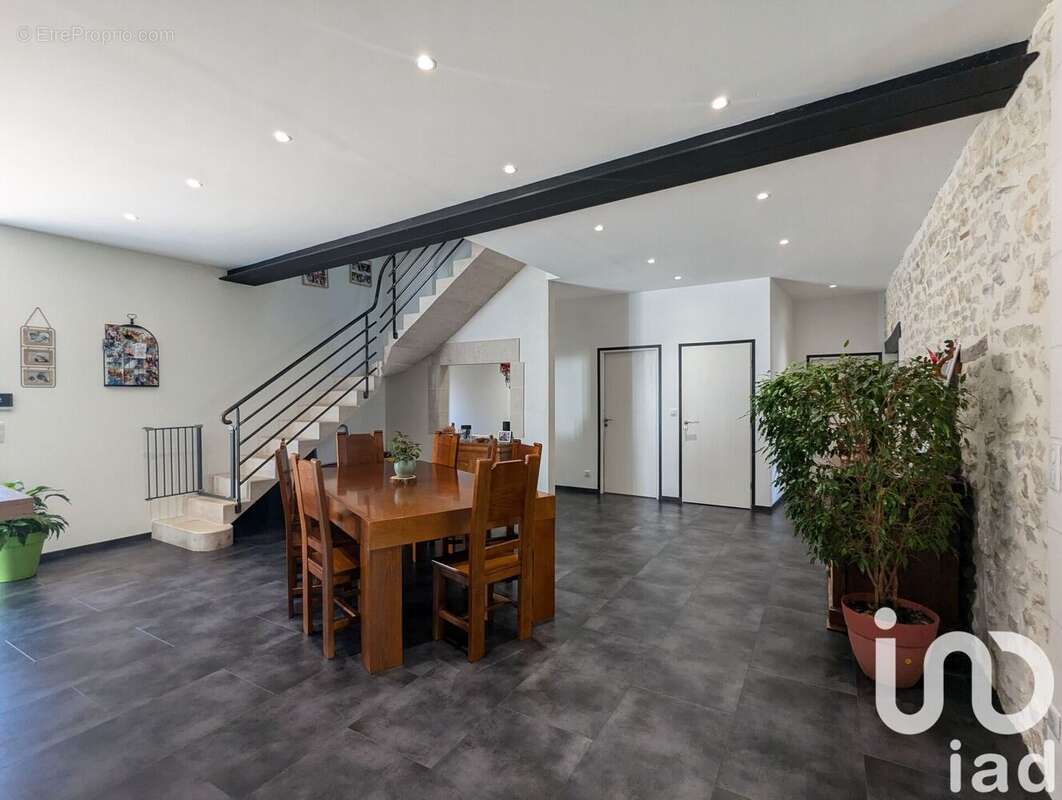 Maison 226 m² à Vallan  - photo 2
