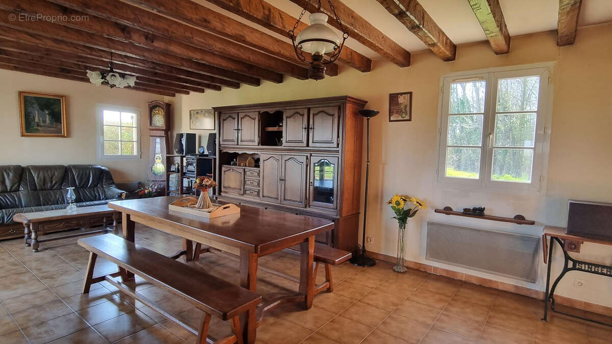 Maison à THIRON-GARDAIS