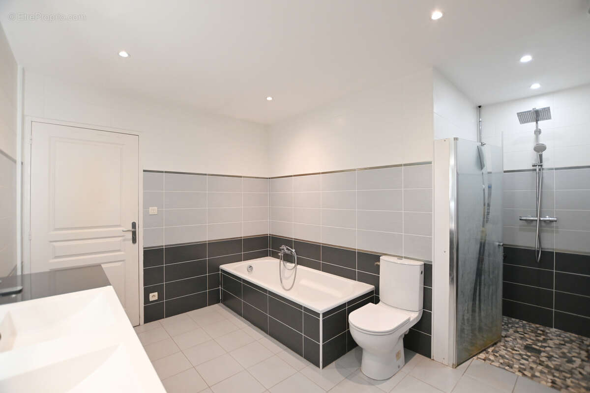 Maison à SAINT-FREGANT