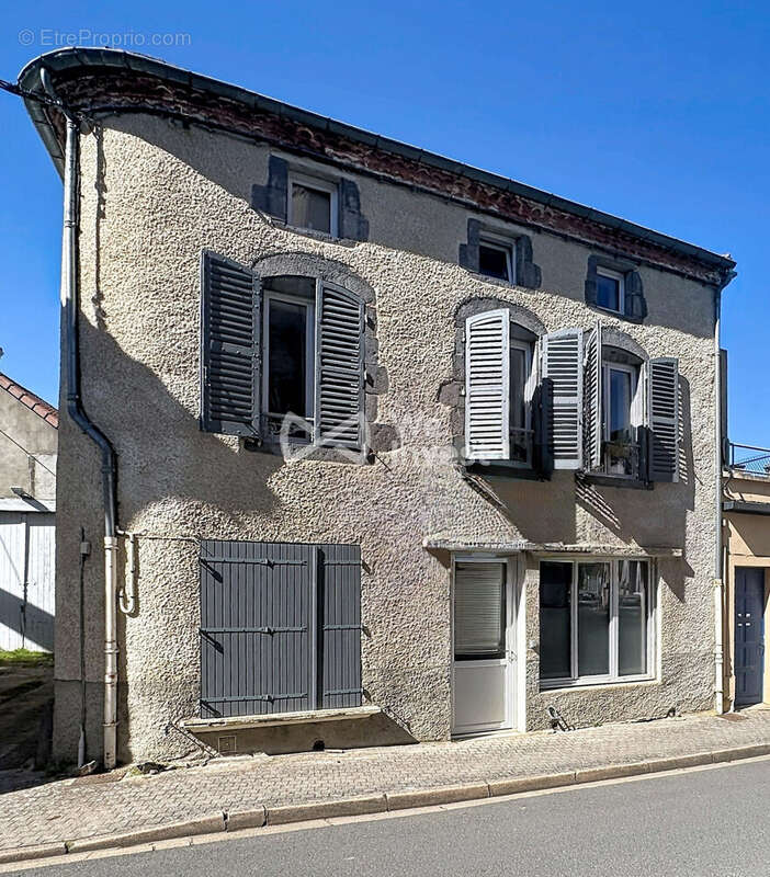 Maison à COMBRONDE