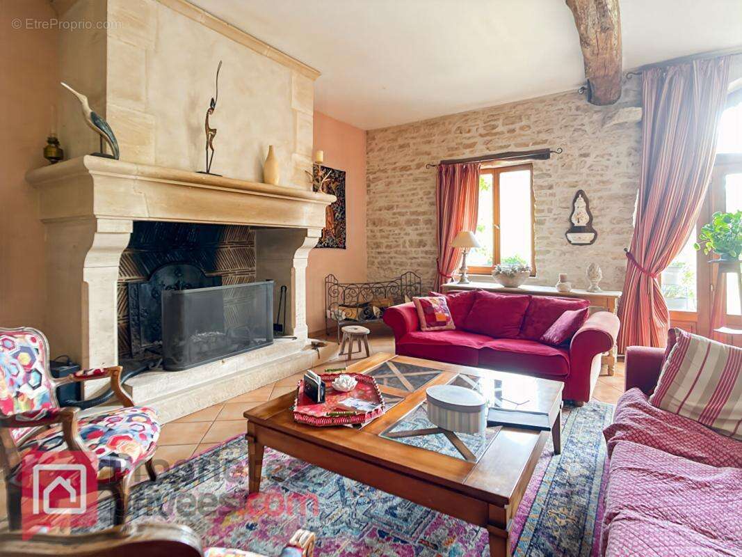Maison à NOYERS