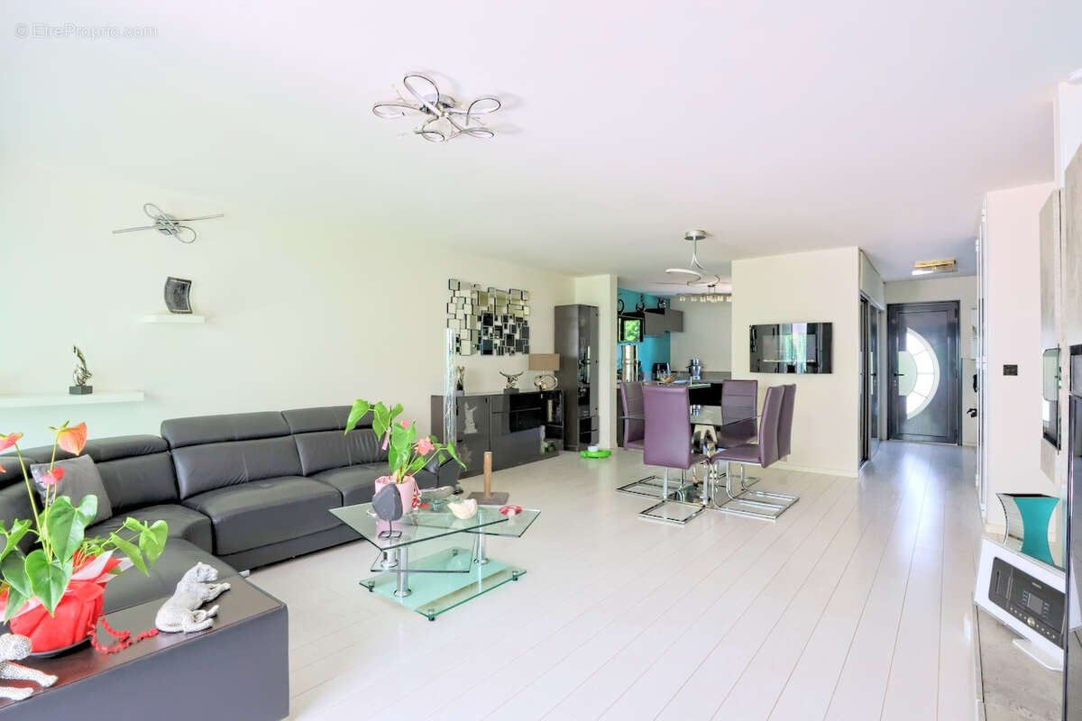 Maison à SOLLIES-PONT