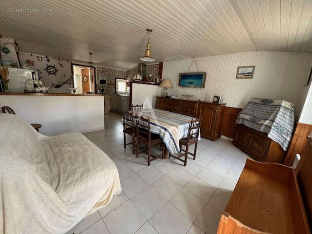 Maison à L&#039;EPINE