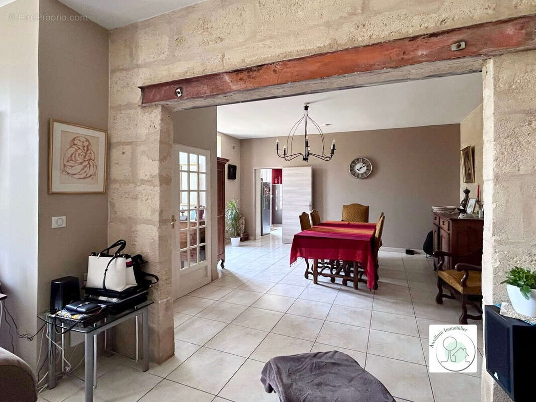 Maison 179 m² à Teuillac  - photo 3