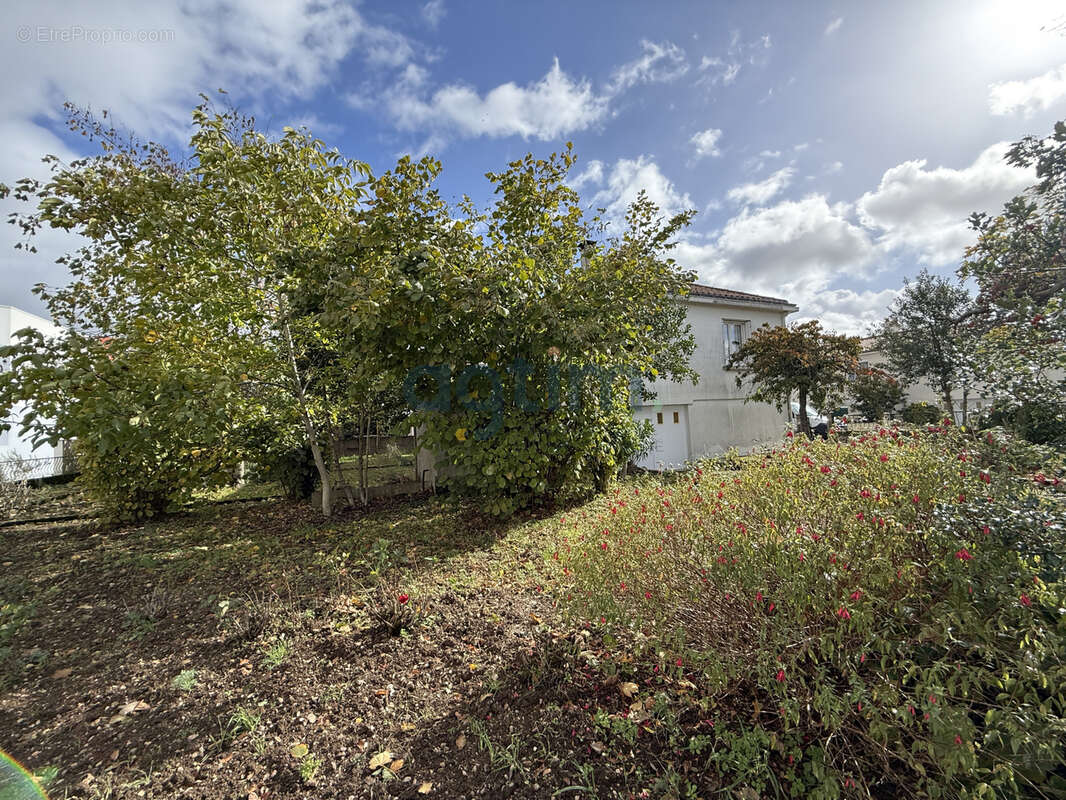 MONTAIGU - Maison sur sous-sol - Garage - Jardin - photo 11