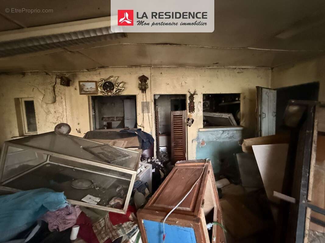 Terrain à LES MUREAUX