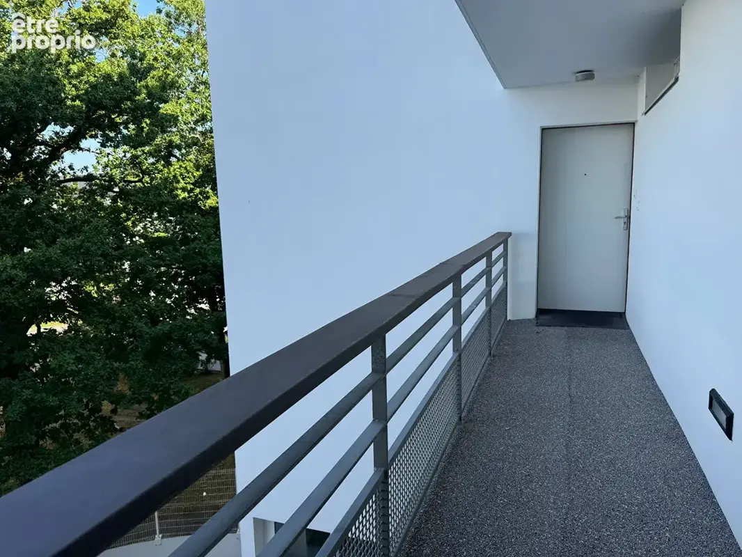 T3 centre Balcon ayant une petite vue sur les péniches du canal, ascenseur et garage - photo 13
