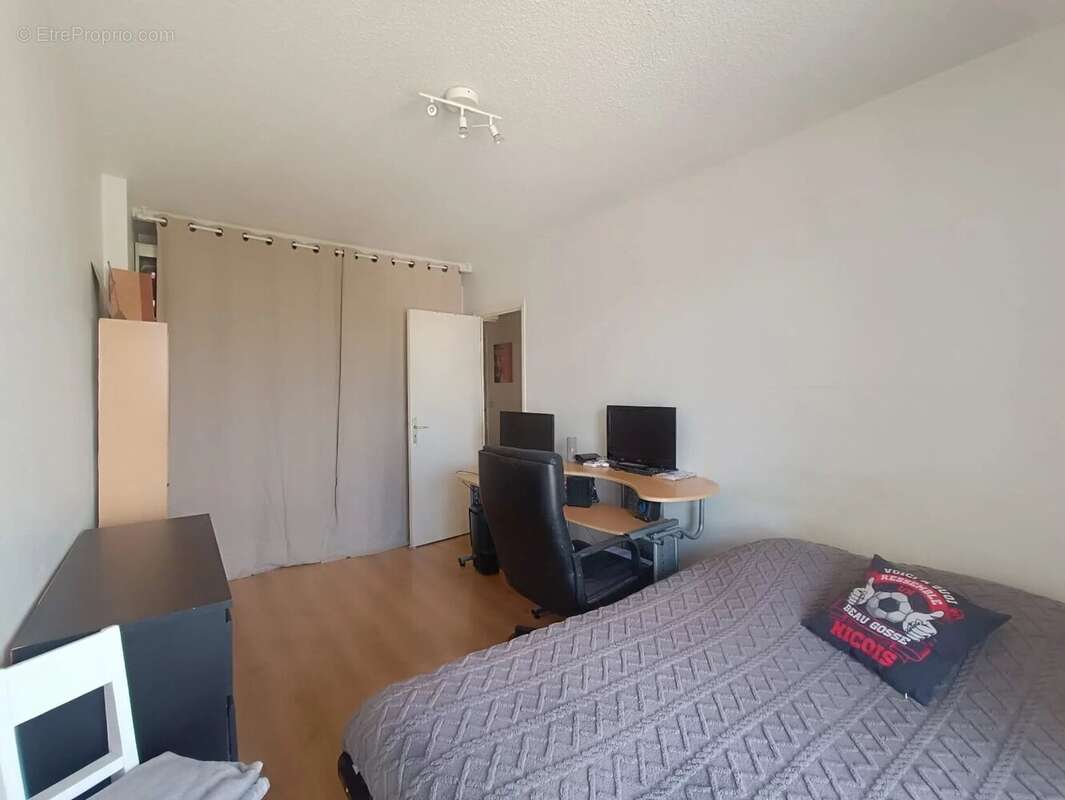 Appartement à SAINT-LAURENT-DU-VAR