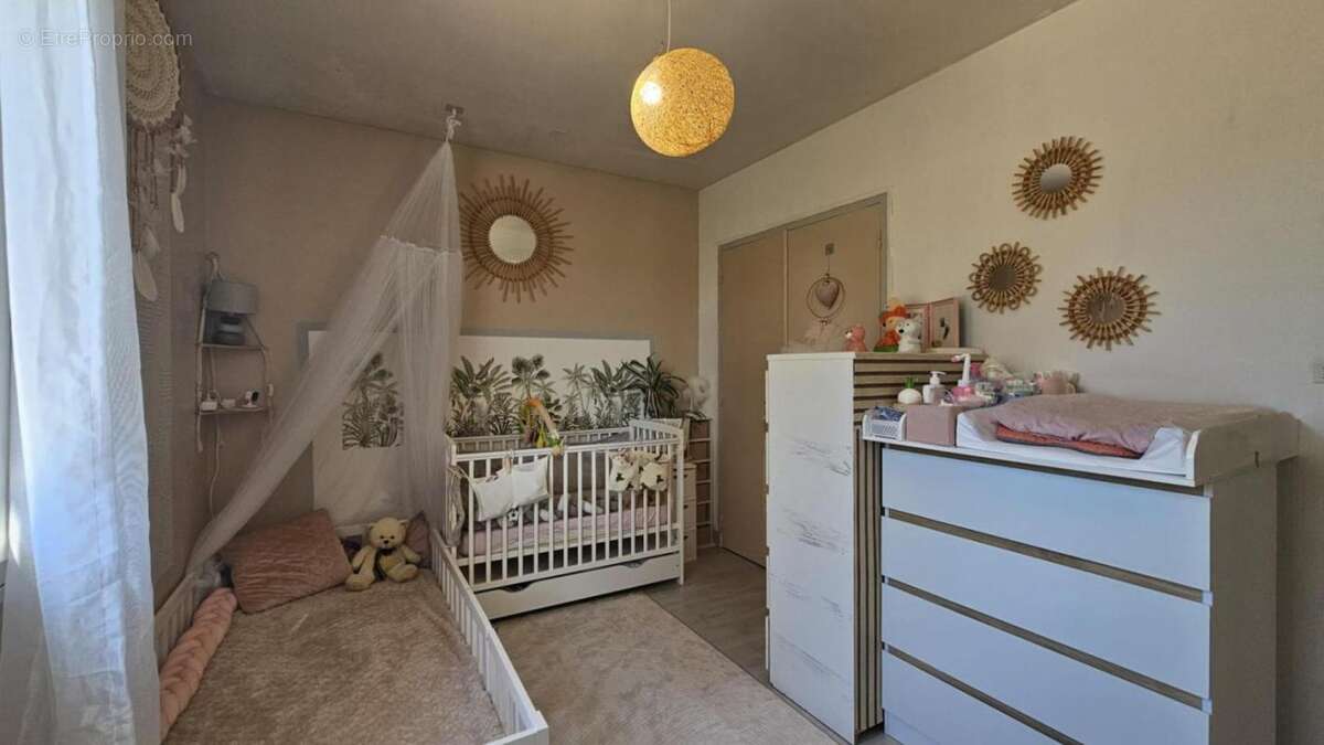 Noyant centre – Plain-pied 3 chambres, jardin sans vis-à-vis et garage de 35 m² - photo 15