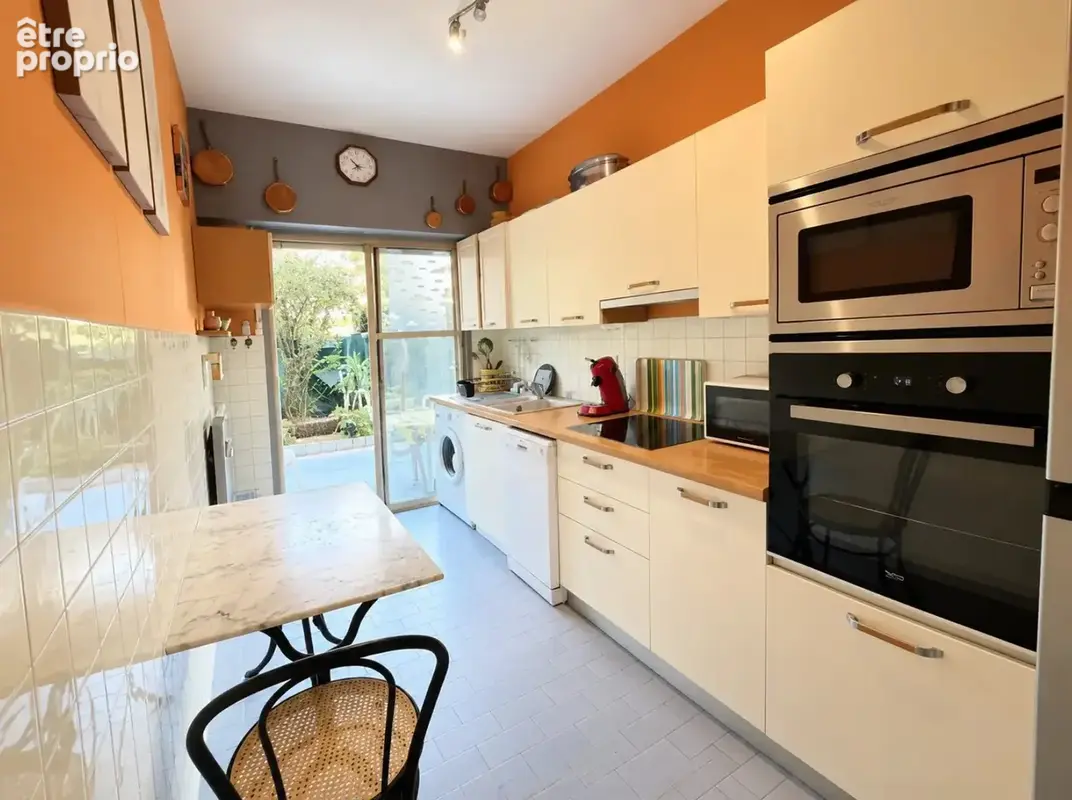3 pièces de 70 m² en rez de jardin - traversant- Cave - À 2 minutes des plages à pied. - photo 5