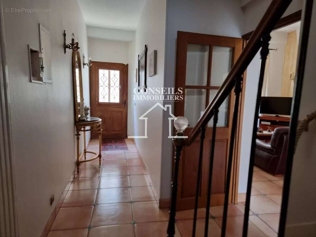 Maison à VILLENEUVE-SUR-YONNE