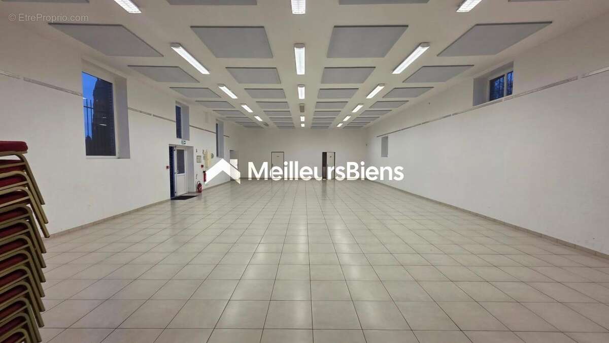 Commerce à PONT-SUR-SAMBRE