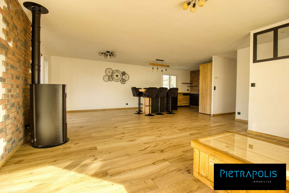 Maison 137 m² à Peyzieux-Sur-Saone  - photo 5