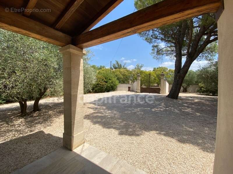 À SAINT MAXIMIN (30) Splendide propriété de 280 m², à 5 min d’Uzès proche de toutes commodités, sur un terrain clos et arboré d’ - photo 28