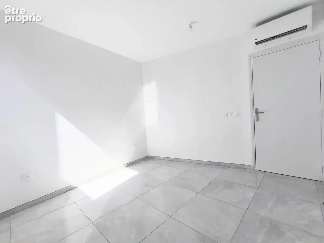 Appartement 4 pièces 99 m² à vendre à Saint-Pierre (97410) - photo 9