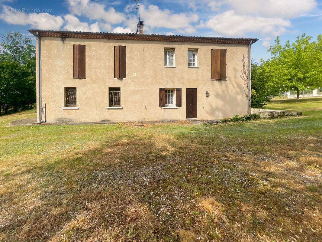  Maison familiale de 188 m² – De beaux volumes et un énorme potentiel ! - photo 4