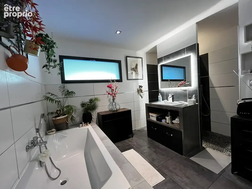 Proche MONTBELIARD - Maison récente T5 de Plain-pied avec piscine (Réf VM3334) - photo 9