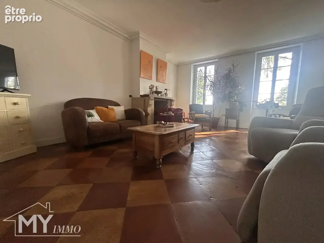 Élégante maison bourgeoise en pierre avec deux granges - photo 7