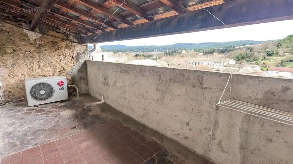 Appartement à CARCES