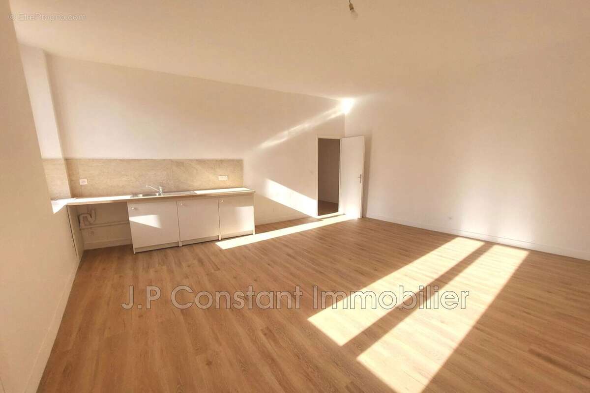 Appartement à MARSEILLE-1E