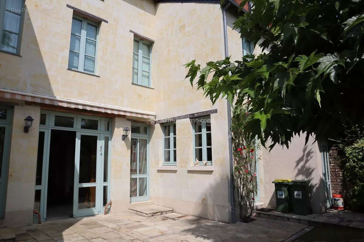 Maison à LA CHARTRE-SUR-LE-LOIR