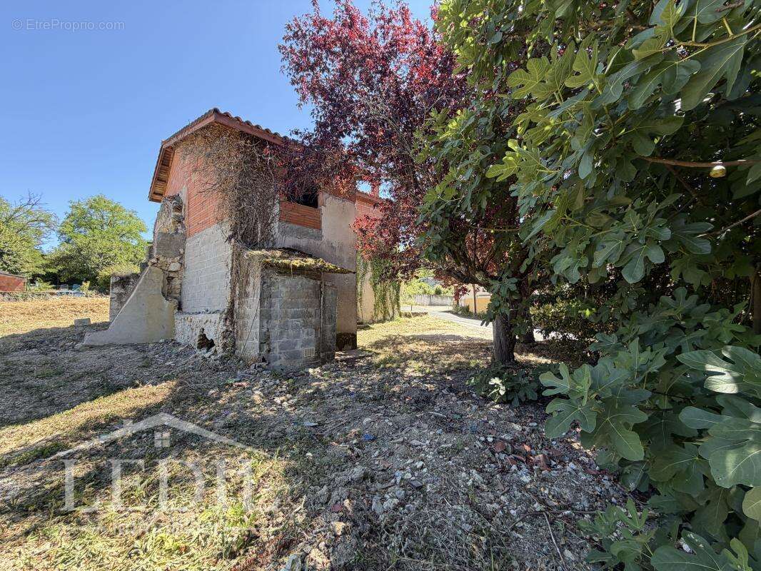 Maison à finir avec jardin et puits - photo 2
