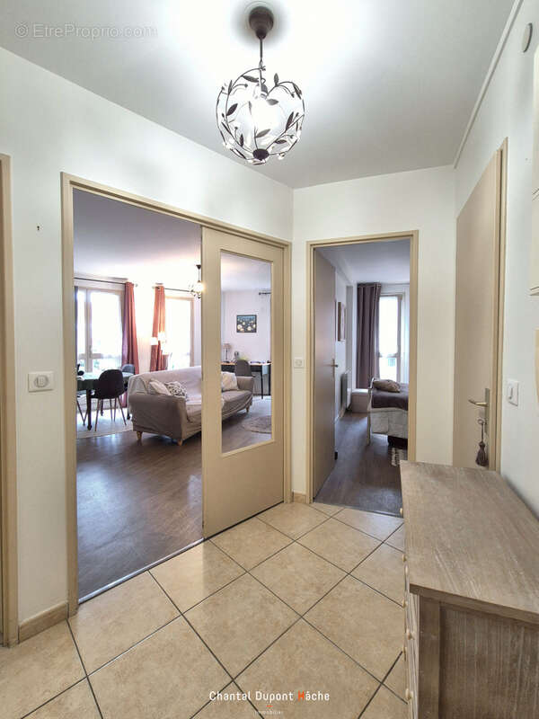 CHARTRES FAUBOURG GUILLAUME - Appartement T2 de 54m2 avec balcon et parking. - photo 9