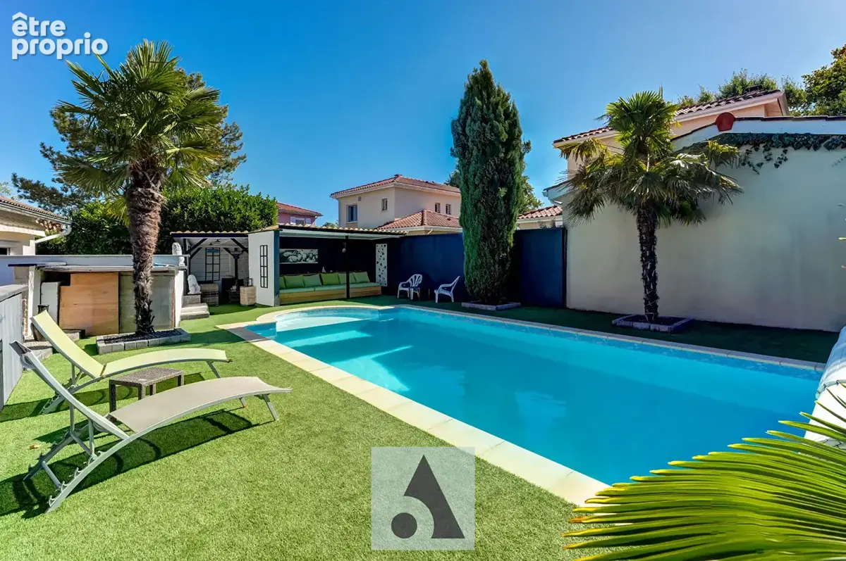 Photo Maison à Saint-Genis-Les-Ollieres au prix de 750 000€
