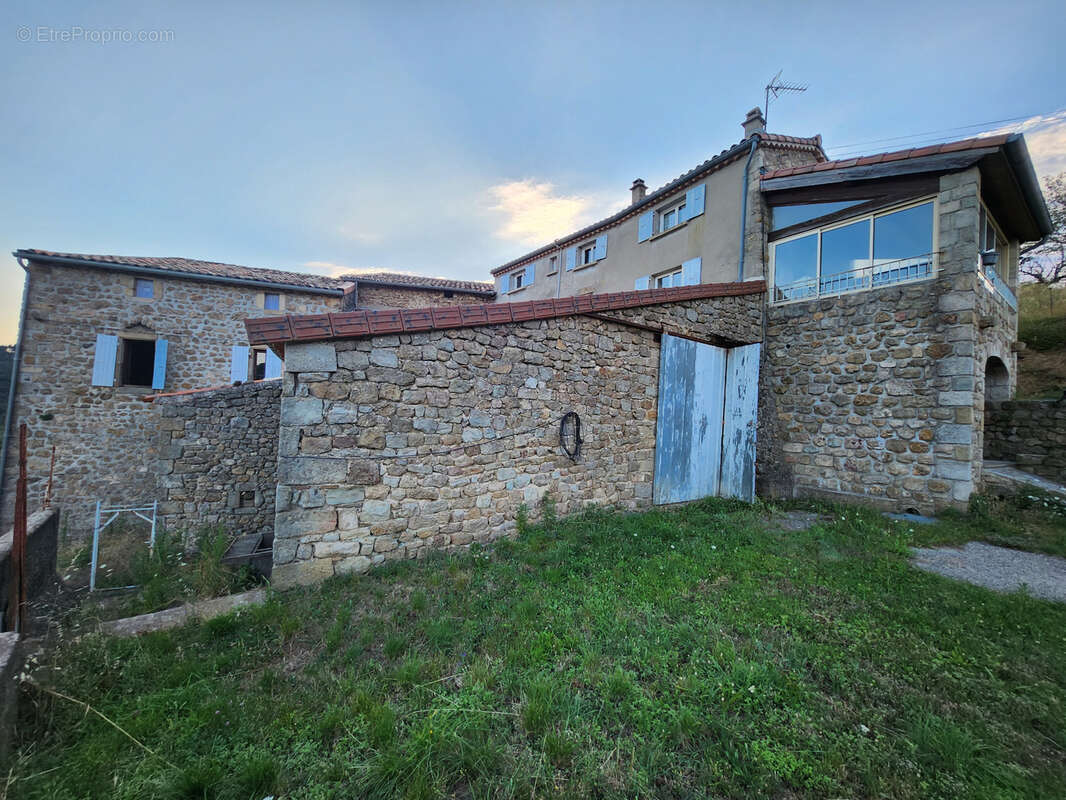 Maison à AILHON