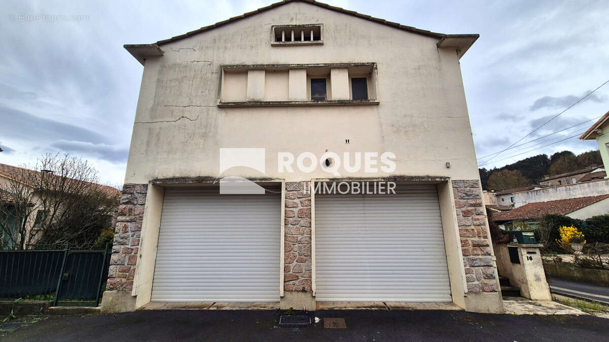 LAMALOU LES BAINS à vendre center ville Immeuble de 2 appartements T2 et T4 - photo 3