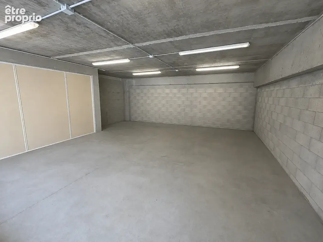 Local 142m2 - bureaux + entrepot - grand parking - acces pl - photo 2