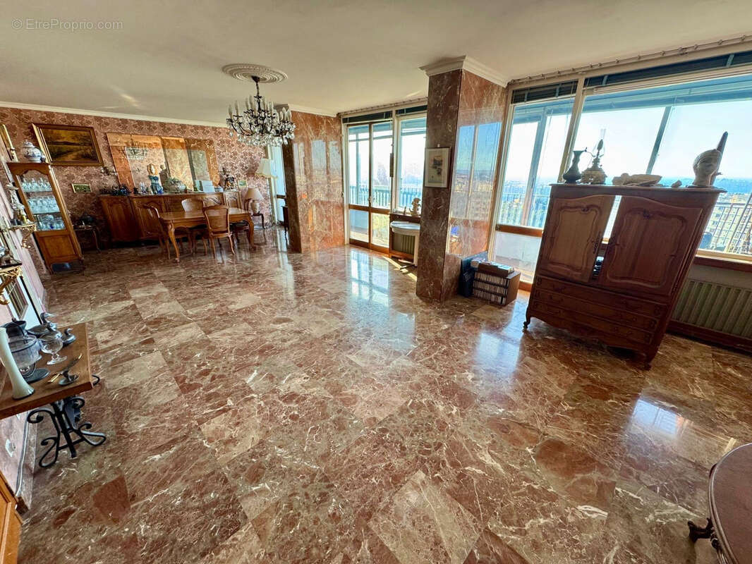 Appartement à MARSEILLE-9E