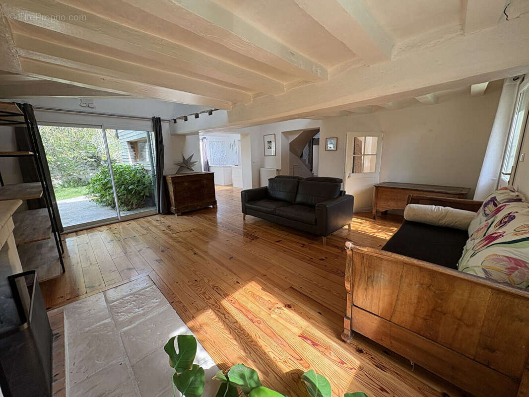 Maison à SAINT-CLEMENT-DES-LEVEES