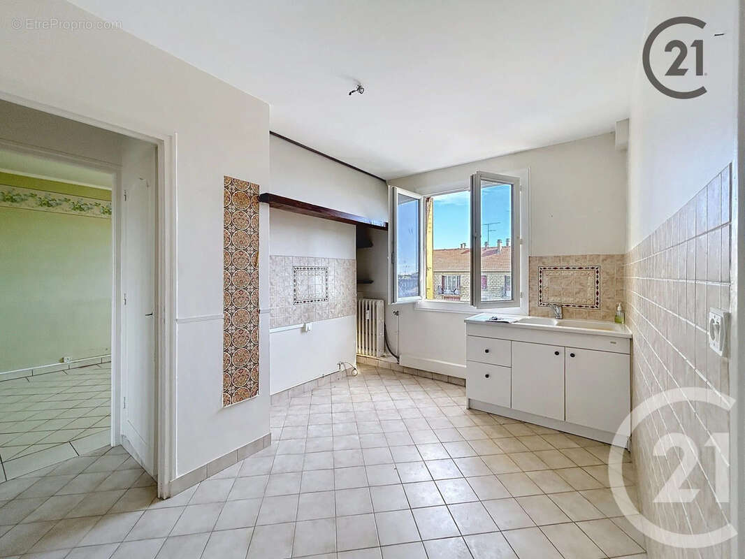 Appartement à LA CHAPELLE-SAINT-LUC