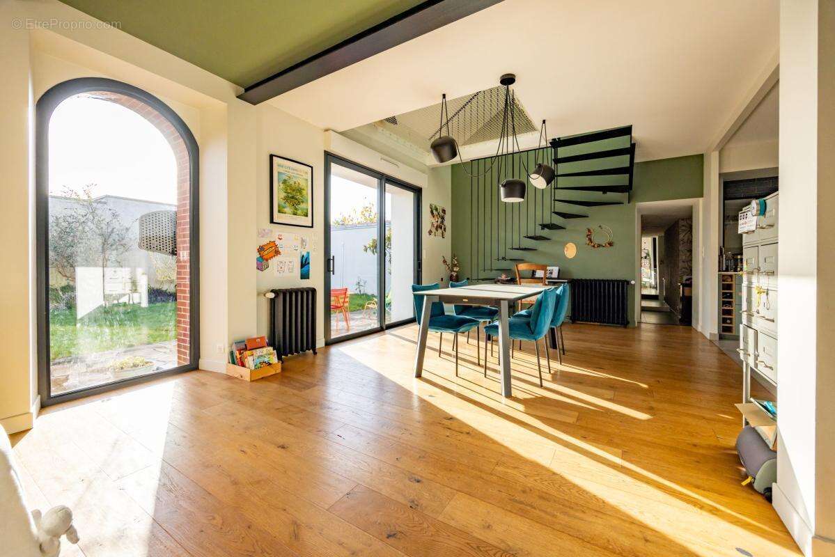 Maison à SAINT-SEBASTIEN-SUR-LOIRE