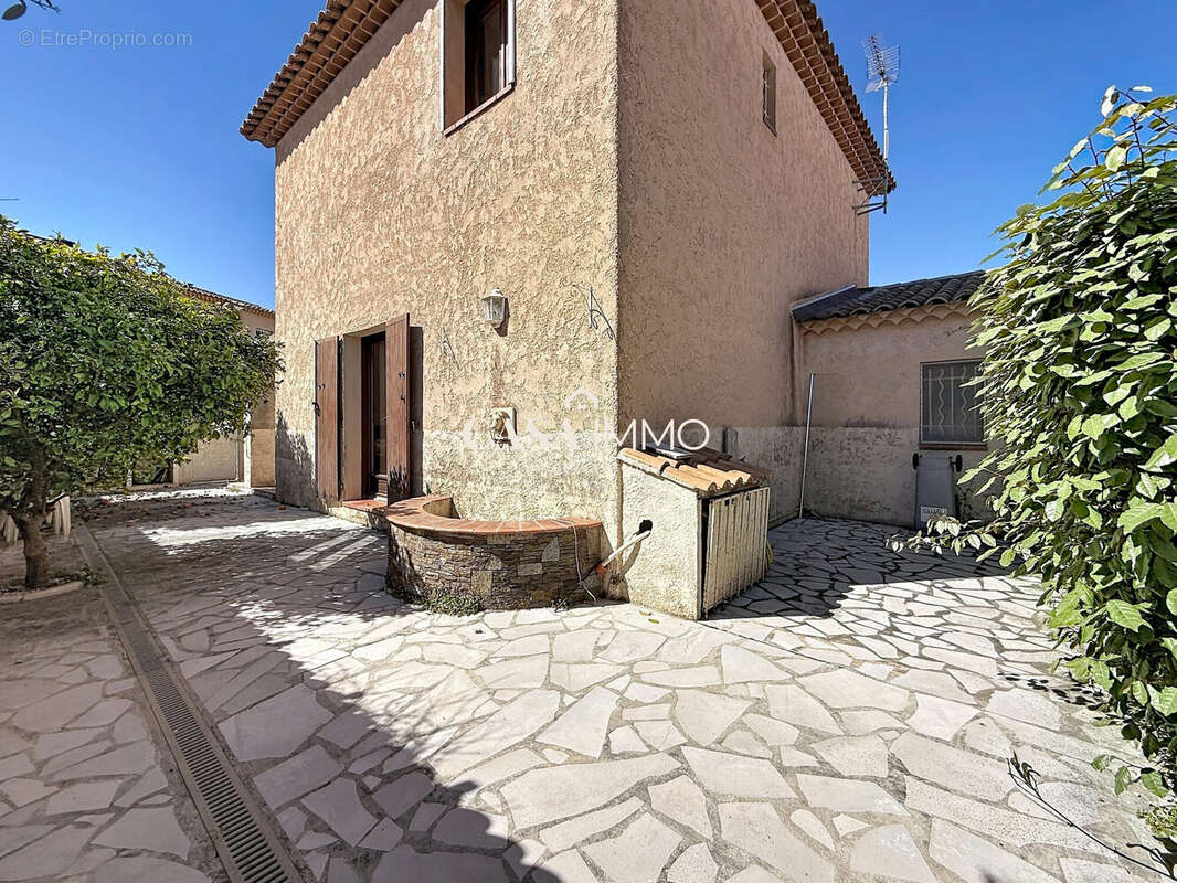 Maison 104 m² à Hyeres  - photo 4