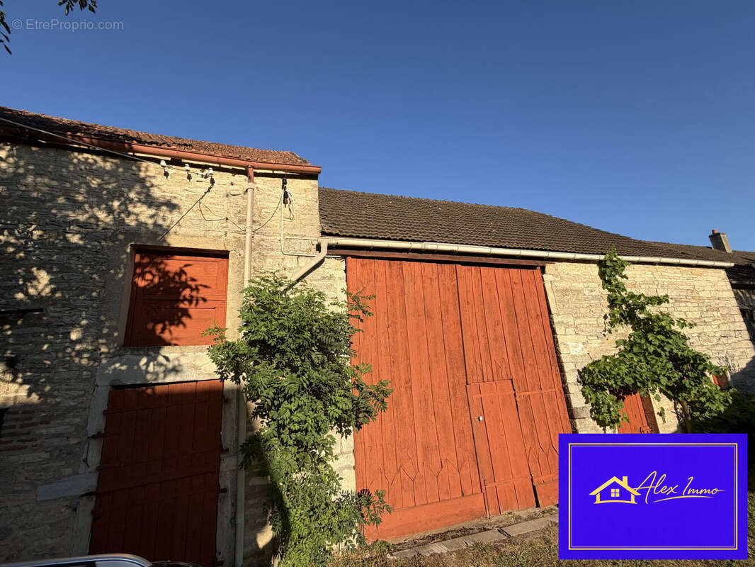 Maison 235 m² à Sainte-Marie-La-Blanche  - photo 3