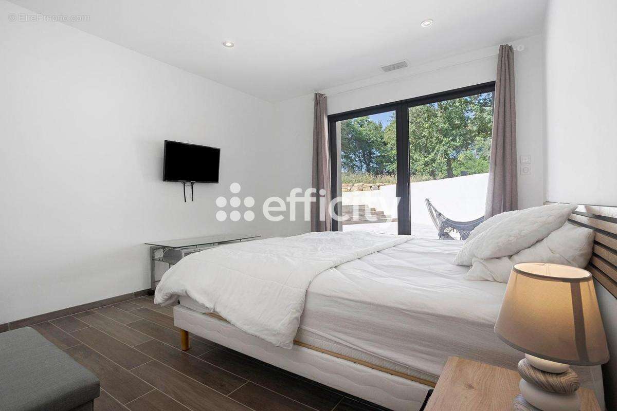 Maison 250 m² à Beleymas  - photo 18