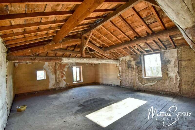 Appartement à GREZIEU-LA-VARENNE