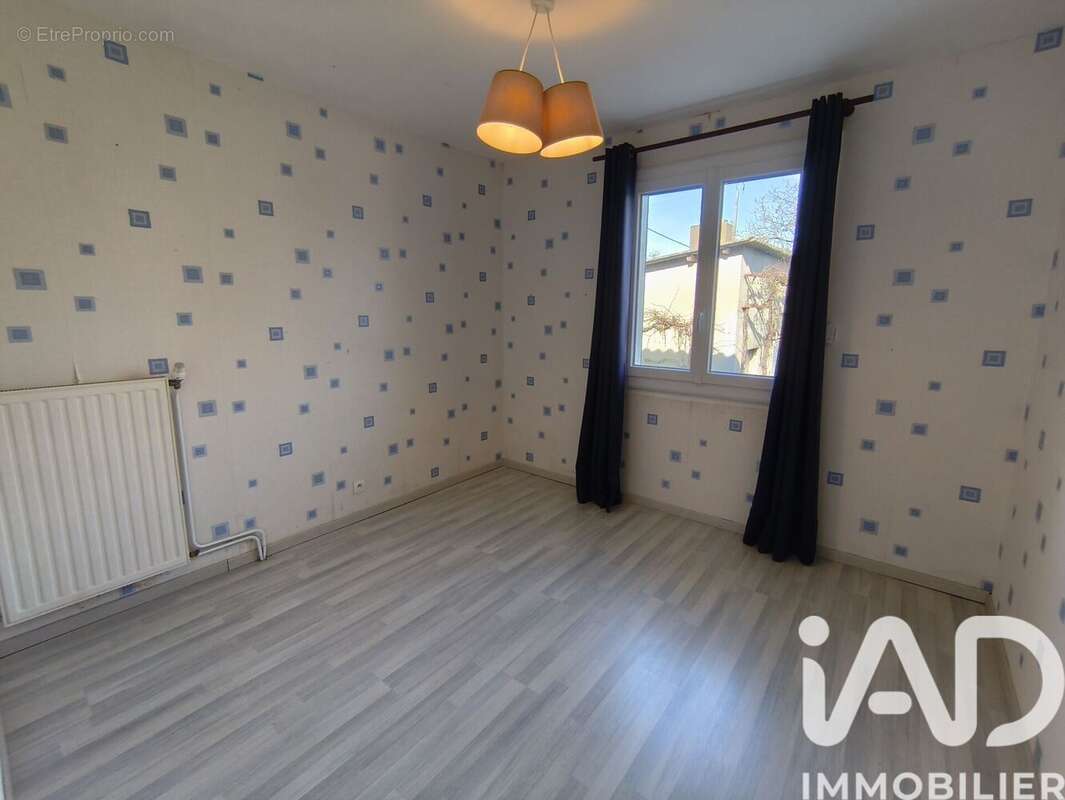 Photo 4 - Maison à LUSIGNAN