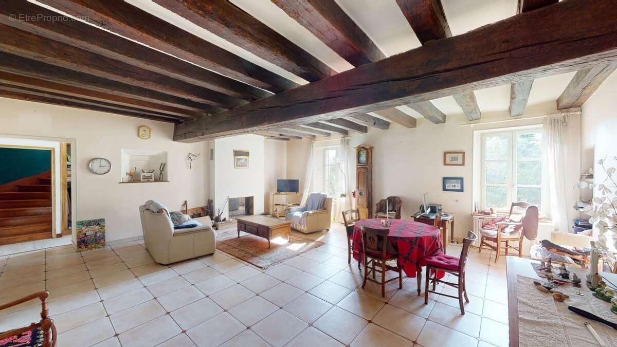 Maison à SURY-EN-VAUX
