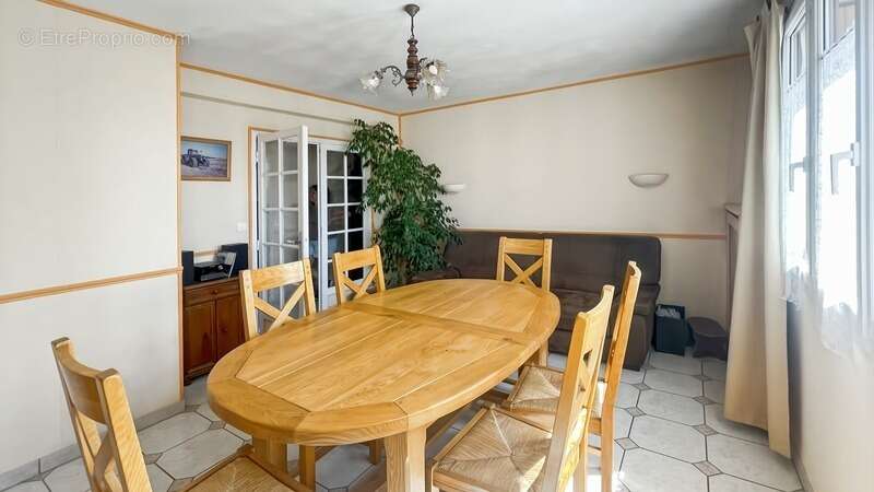 Appartement à LES CLAYES-SOUS-BOIS