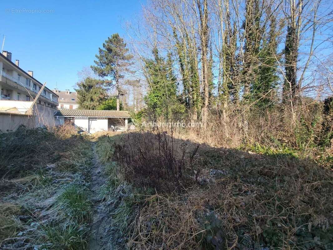 Terrain à SARCELLES